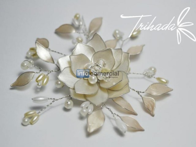 Tocado de Flor Gota Multicapa - Accesorios para Novias