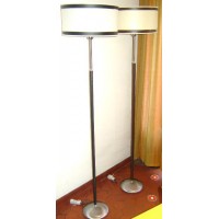 LAMPARA DE PIE PLATIL CON CUERO CON PANTALLA COSIDA