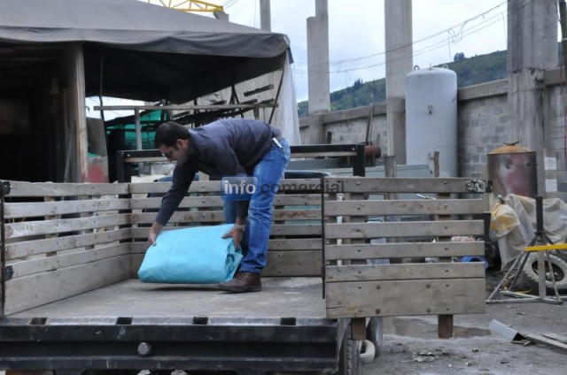 Tanque plegable para transporte y almacenamiento de fluidos tipo transporte