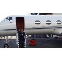 Facilitadores de Negocios a través de Aeronaves y Yates